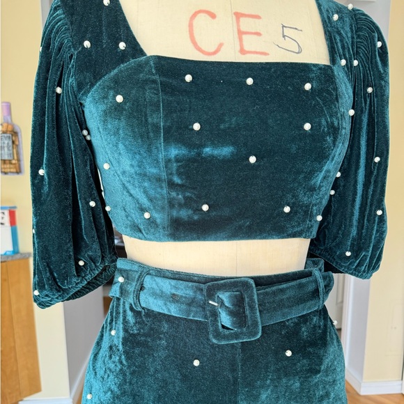 UO Perla Embellished Emerald Velvet Set - Picture 3 of 10